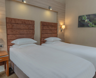 Servicecarousel Desktop 01 Accessible Twin Carousel 1