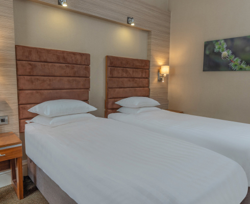 Servicecarousel Desktop 01 Accessible Twin Carousel 1