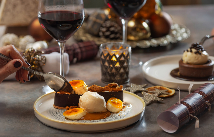 Carousel Desktop Carousel (Festive Lunch)