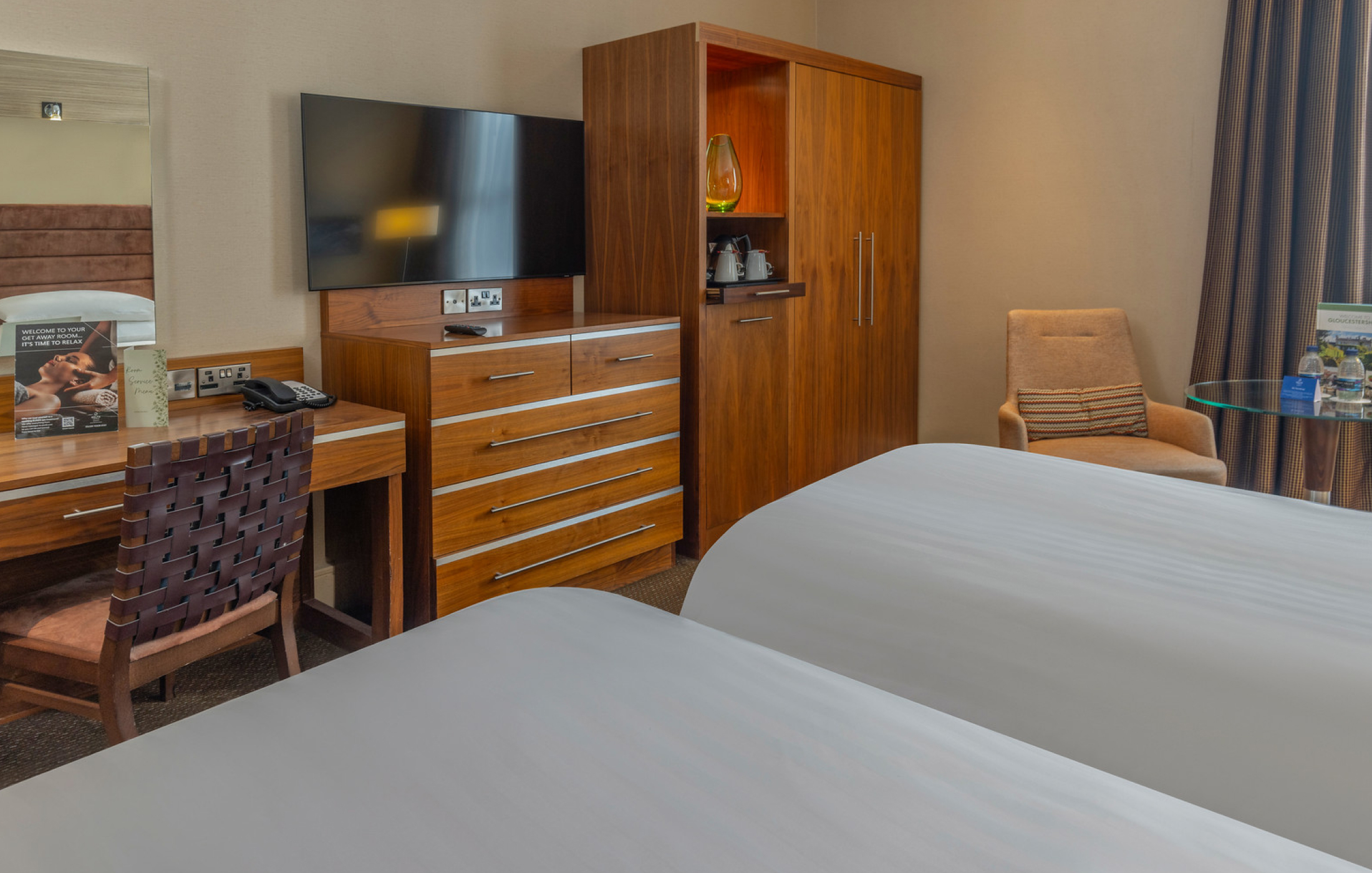 Cheltenham Chase Gallery ACCESSIBLE TWIN Accessible Twin 3