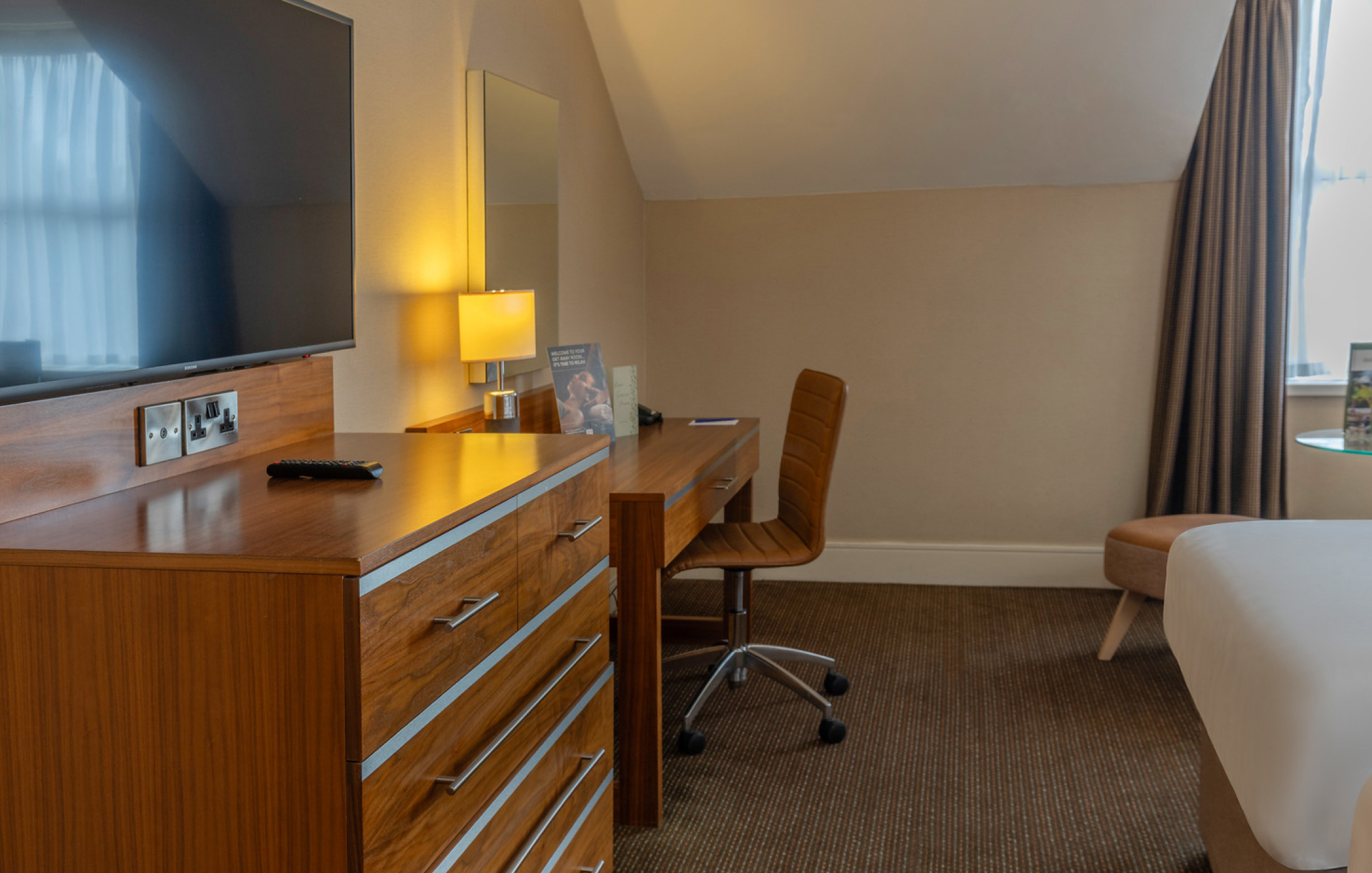 Cheltenham Chase Gallery SUPERIOR TWIN Superior Twin 2