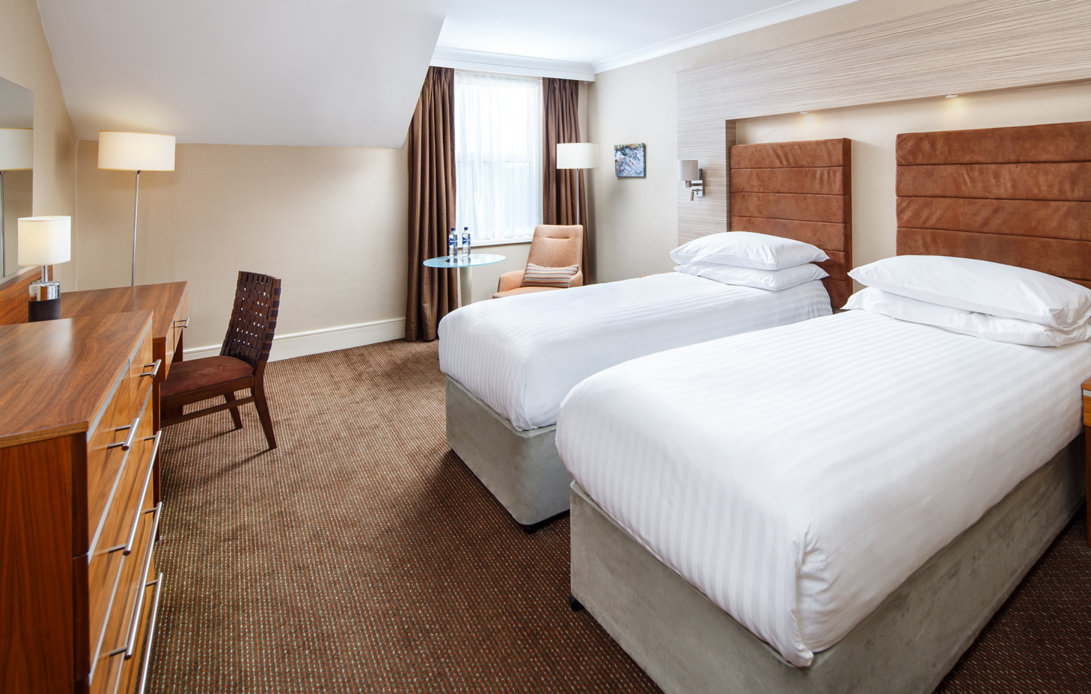 Cheltenham Chase Gallery CLASSIC TWIN Classic Twin 1